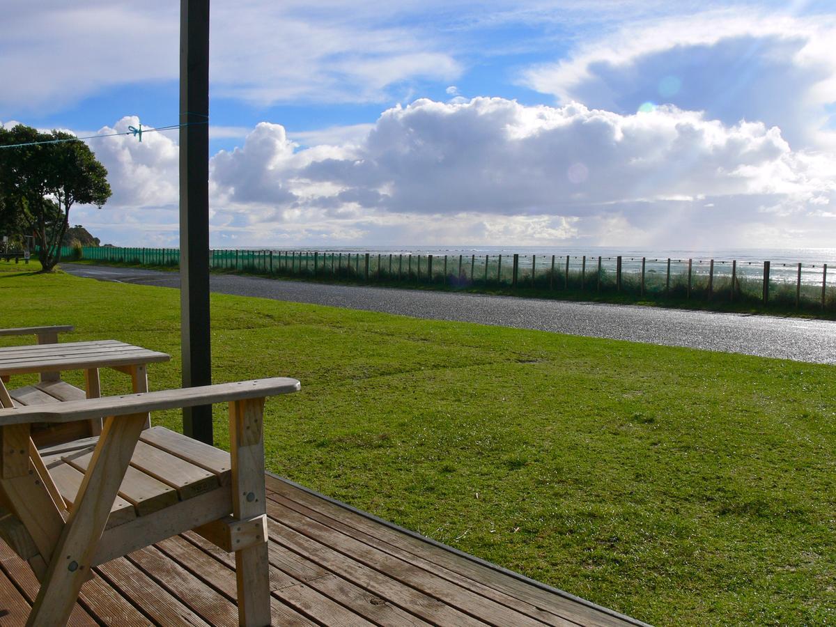 Oakura Beach Holiday Park Buitenkant foto