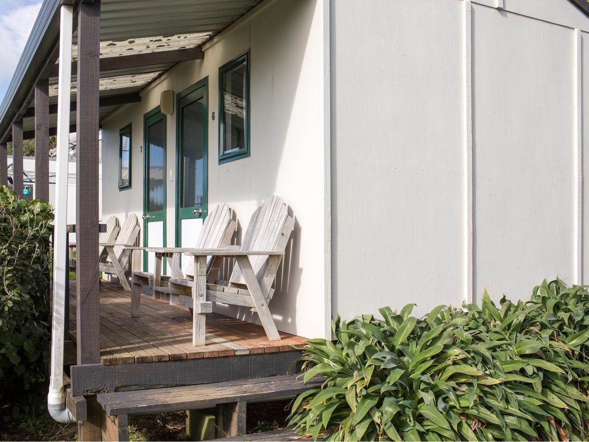 Oakura Beach Holiday Park Buitenkant foto