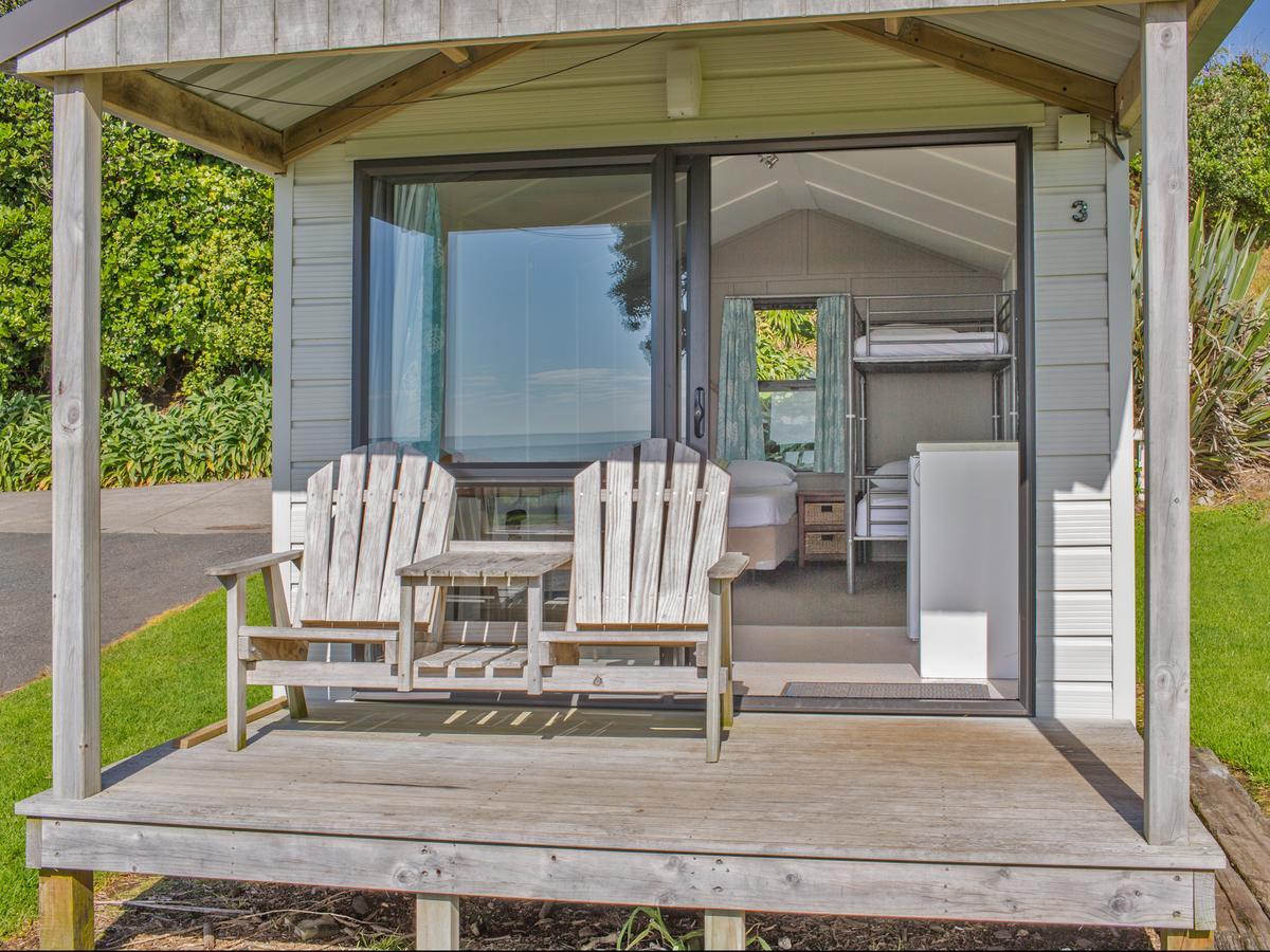 Oakura Beach Holiday Park Buitenkant foto