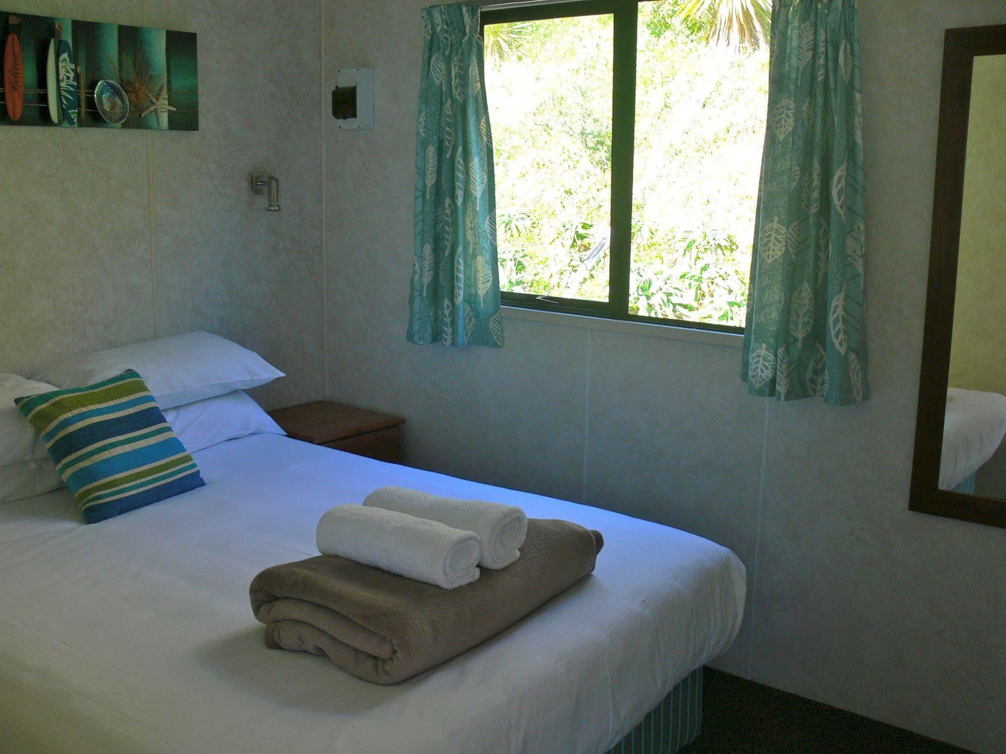 Oakura Beach Holiday Park Buitenkant foto