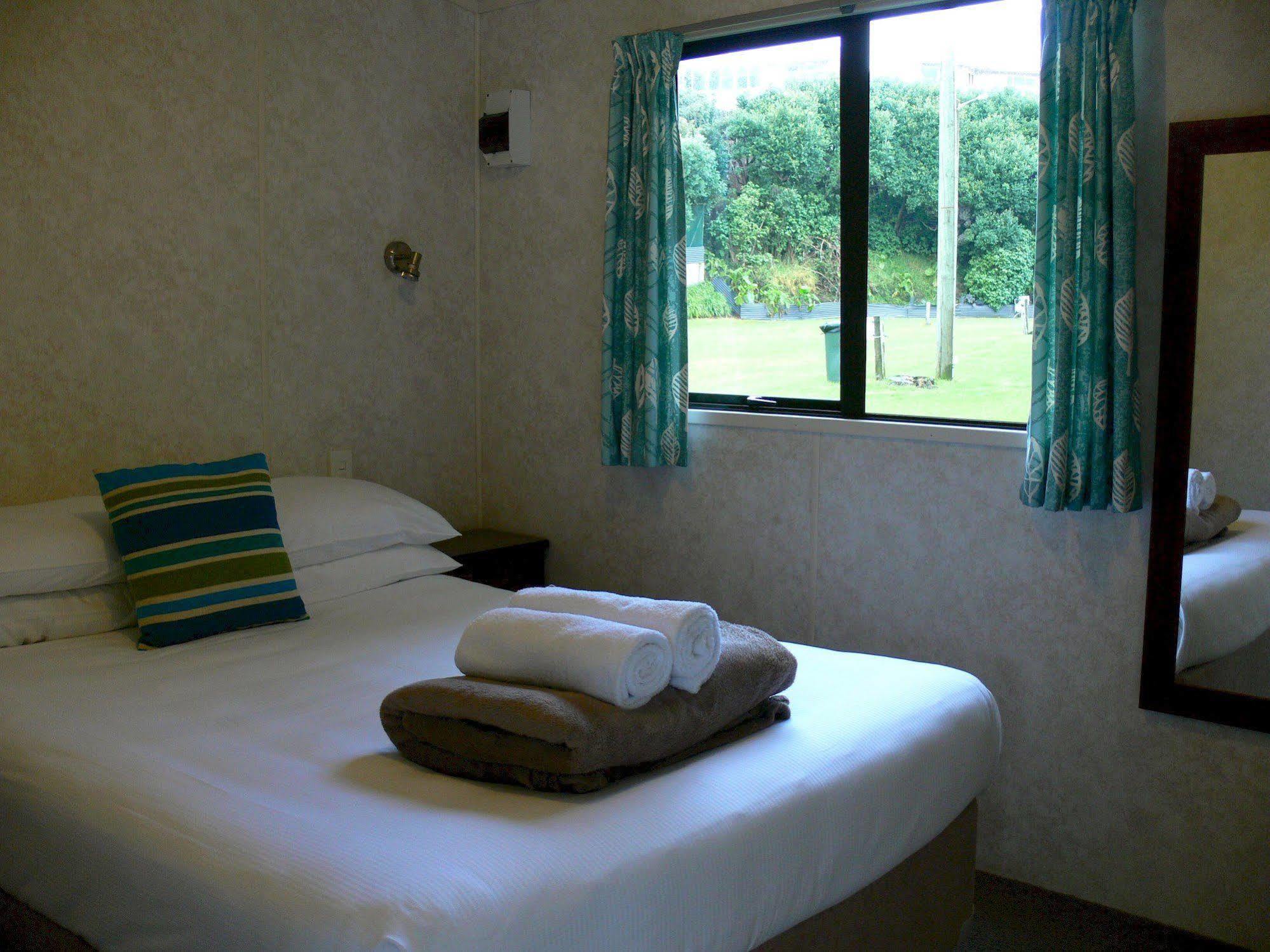 Oakura Beach Holiday Park Buitenkant foto