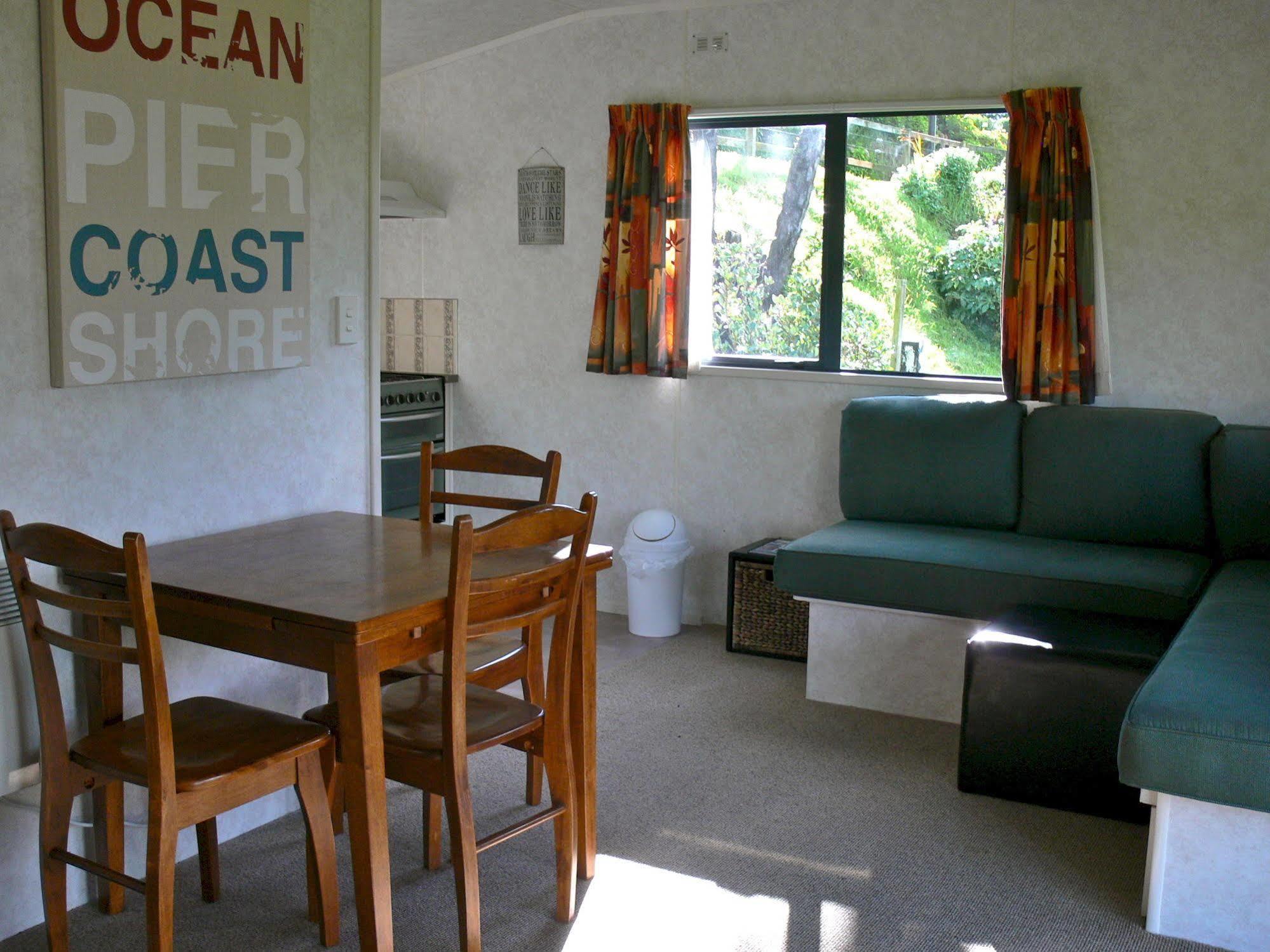 Oakura Beach Holiday Park Buitenkant foto