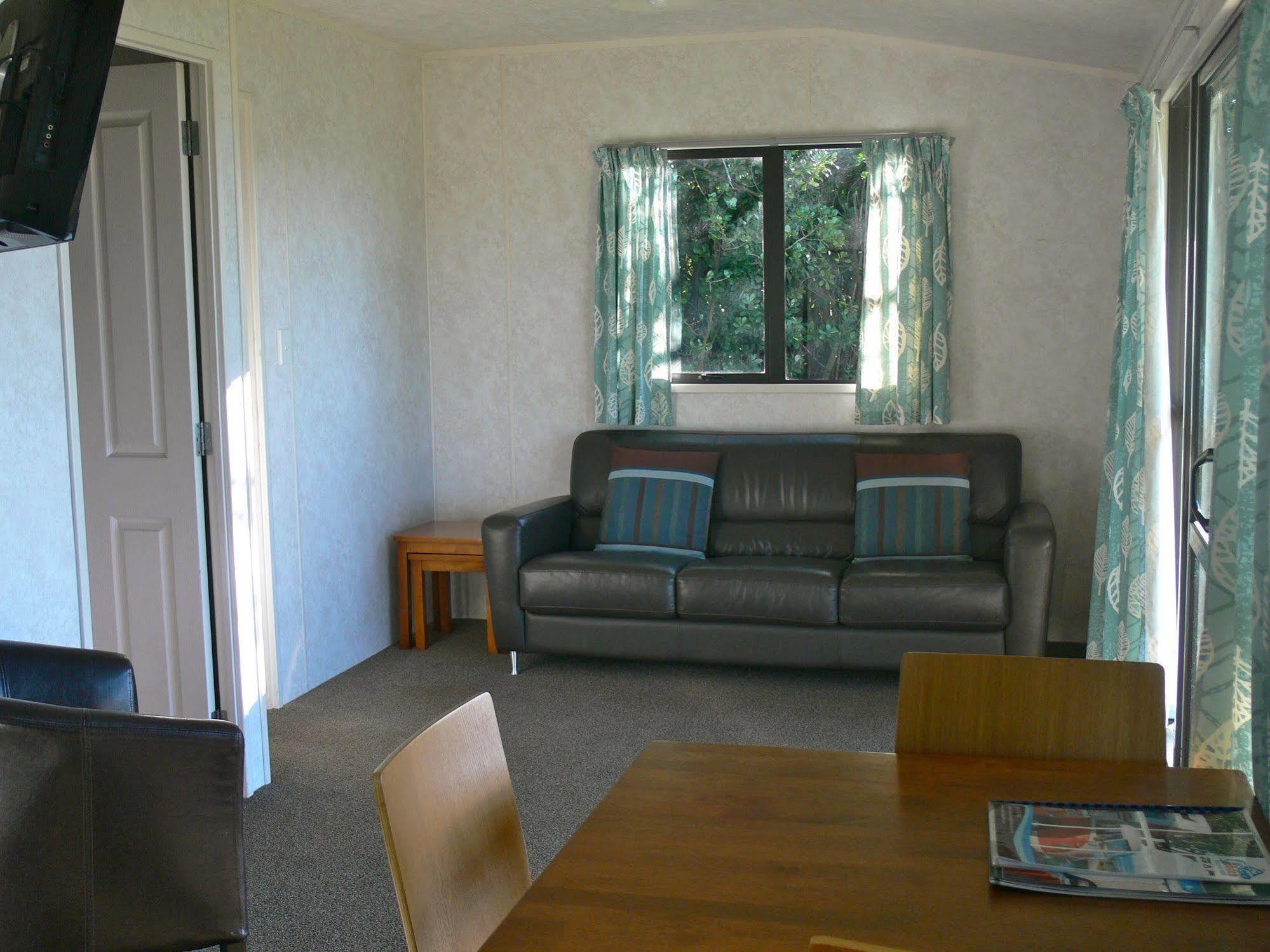 Oakura Beach Holiday Park Buitenkant foto
