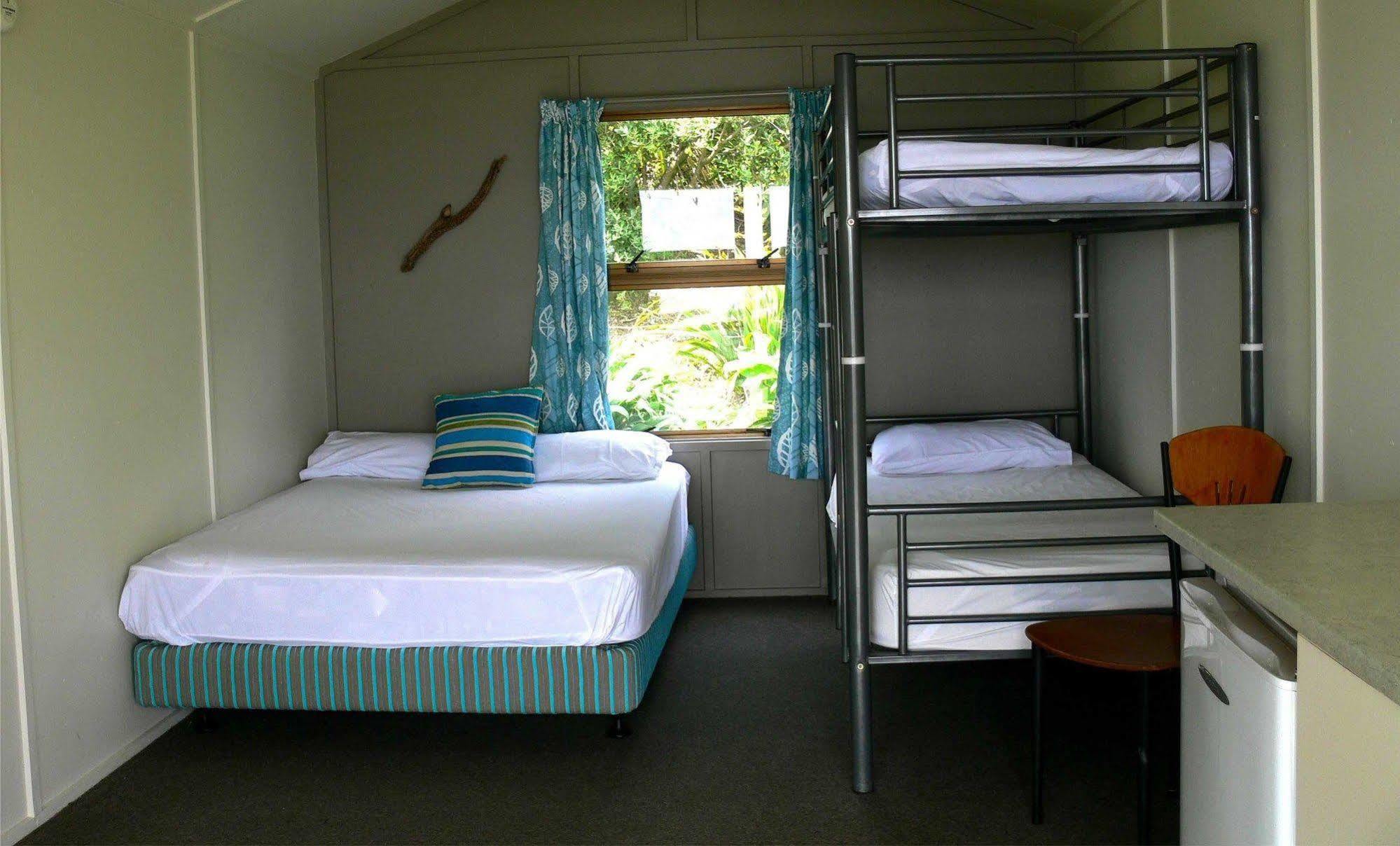 Oakura Beach Holiday Park Buitenkant foto
