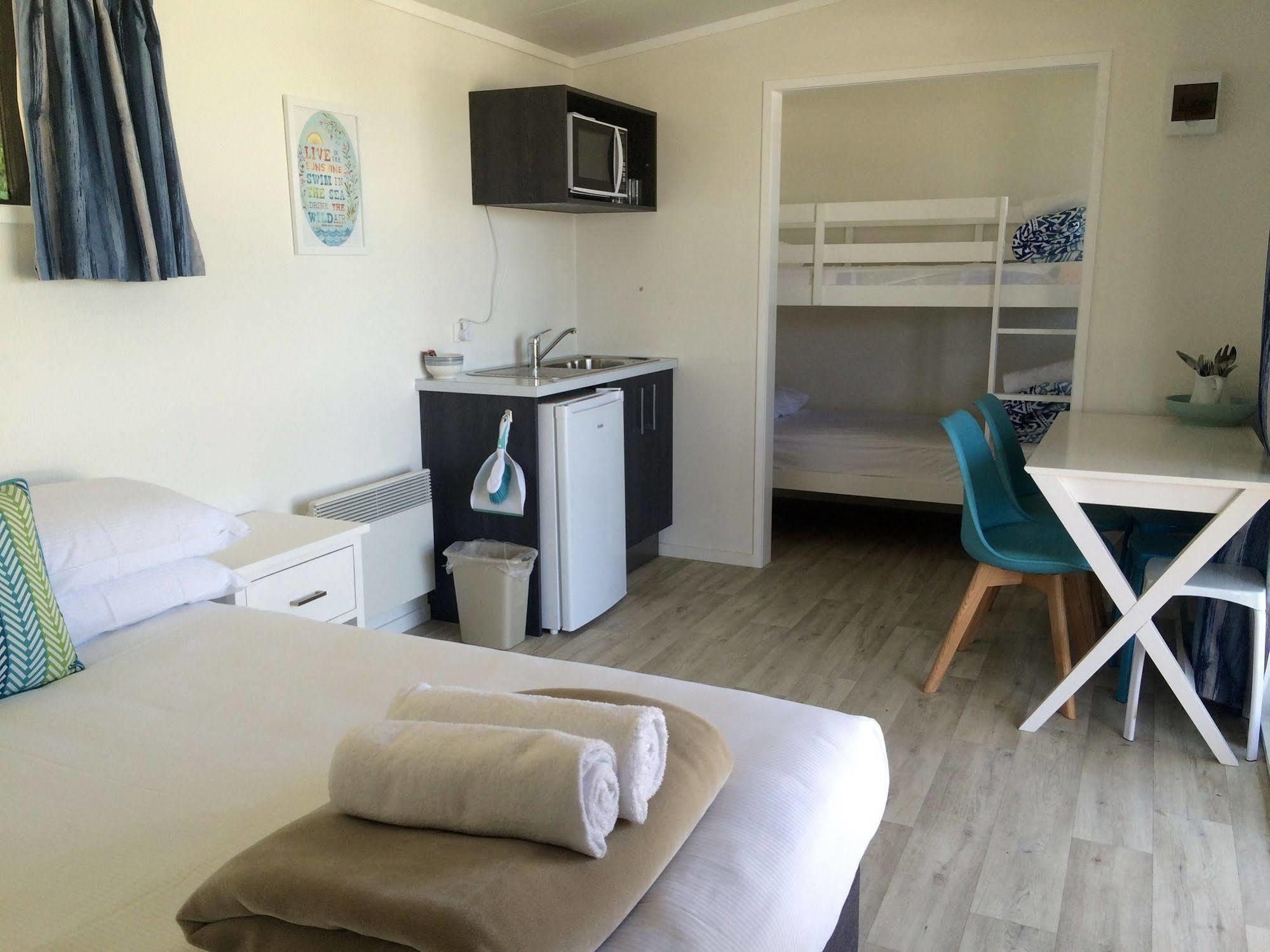 Oakura Beach Holiday Park Buitenkant foto