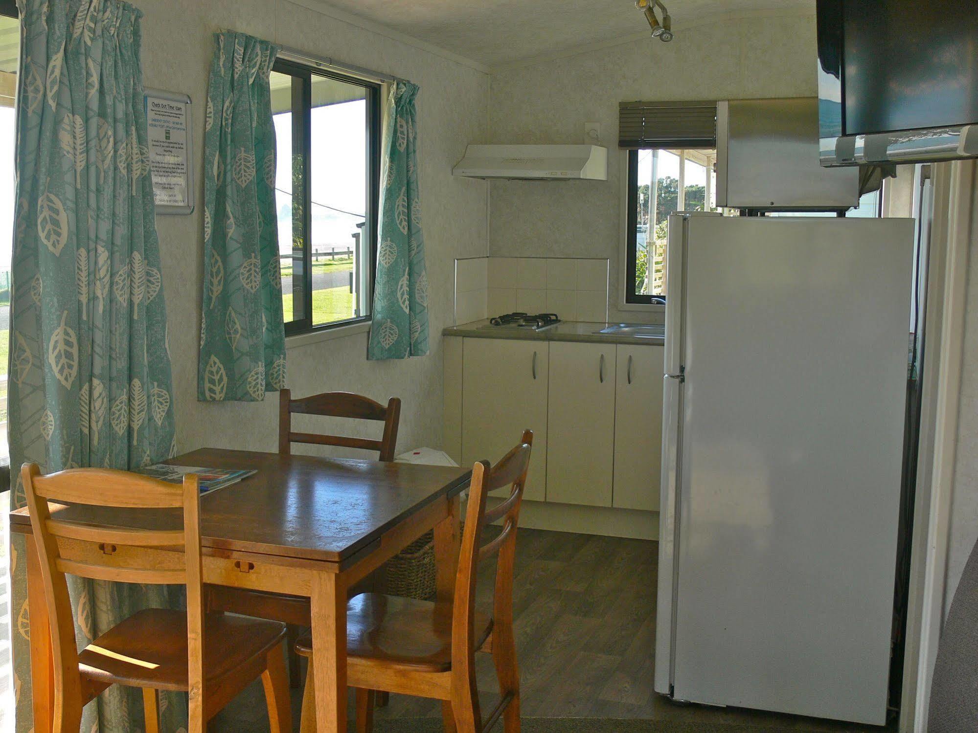 Oakura Beach Holiday Park Buitenkant foto