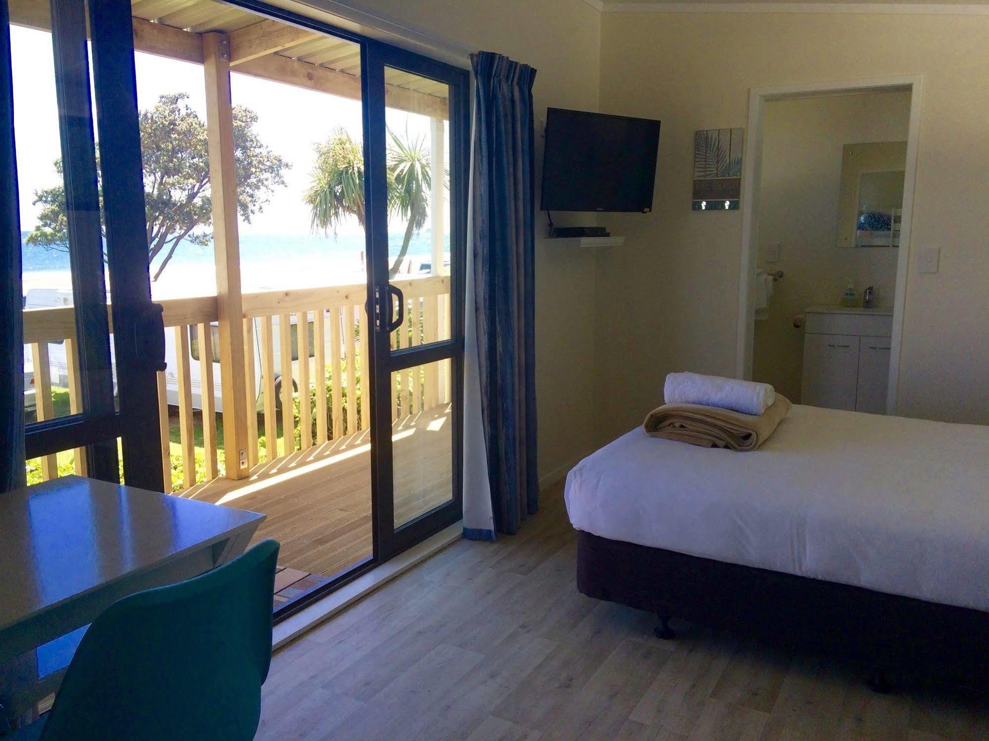 Oakura Beach Holiday Park Buitenkant foto
